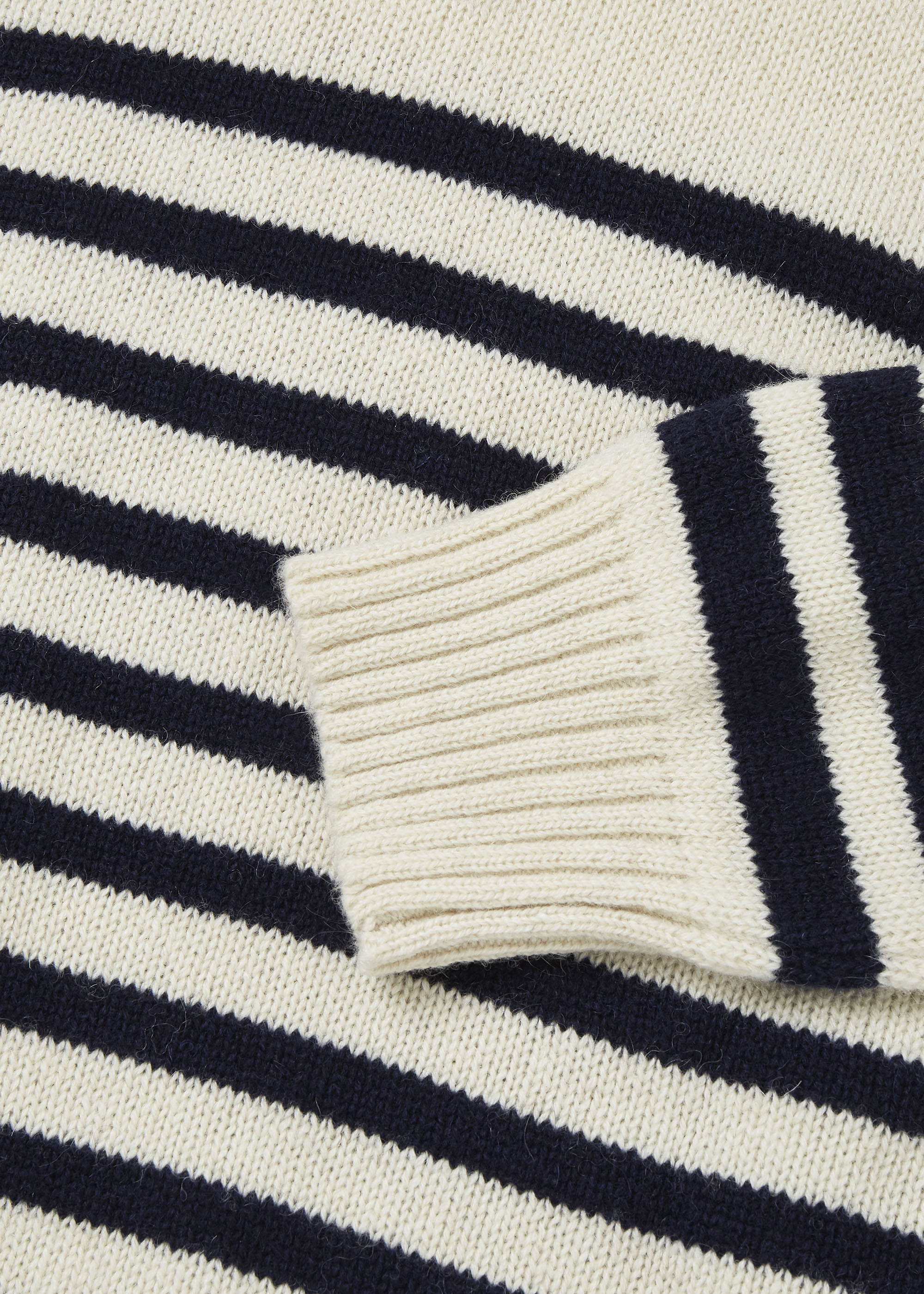 Knitwear - Saga sweater Thumbnail